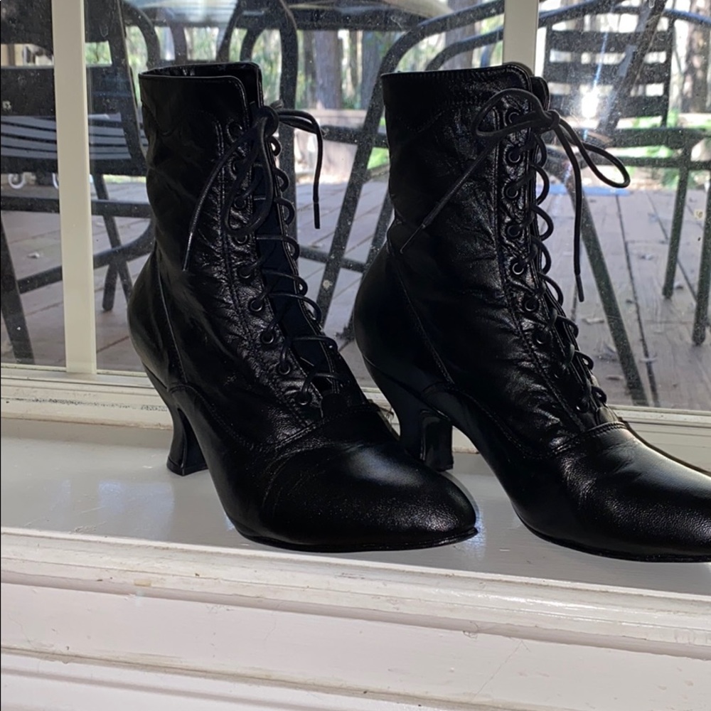 Black Heeled Boots Women’s